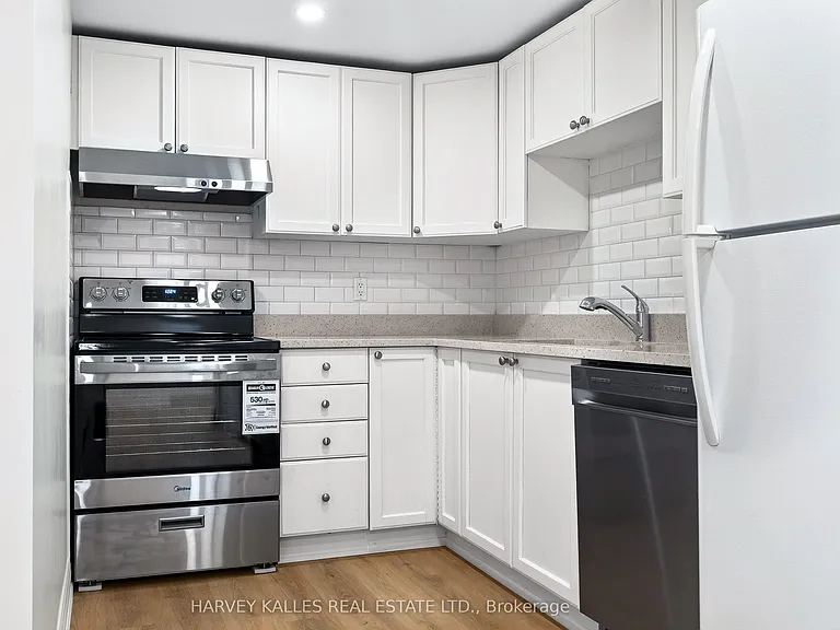 67 Robinglade Dr #BASEMENT — Photo 11