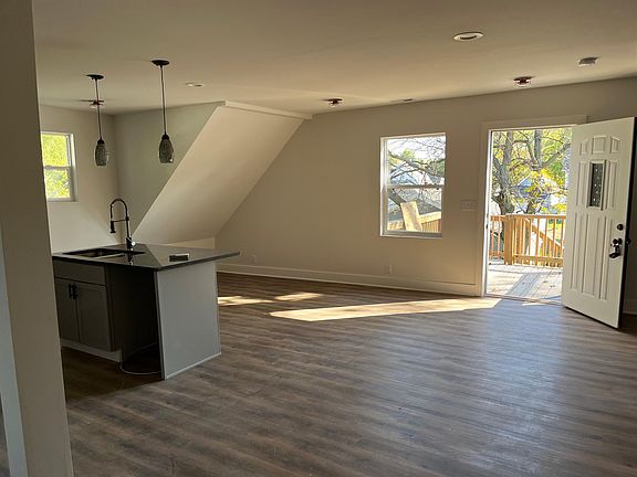 3rd image of 619 Holly Ave