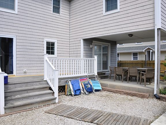 Rear with 2 decks, 1 covered