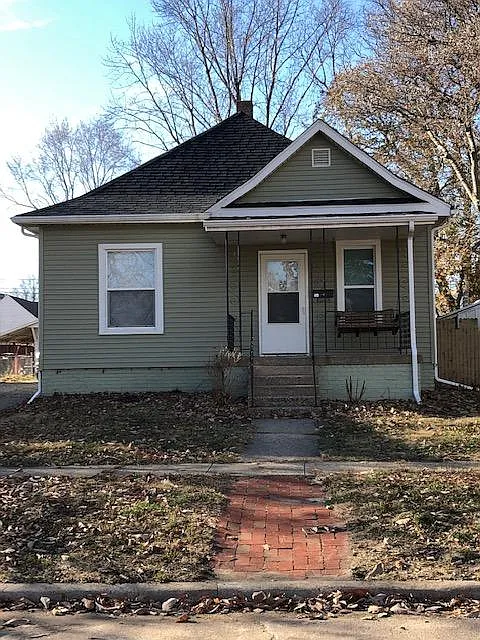 207 S Poplar St photo 1