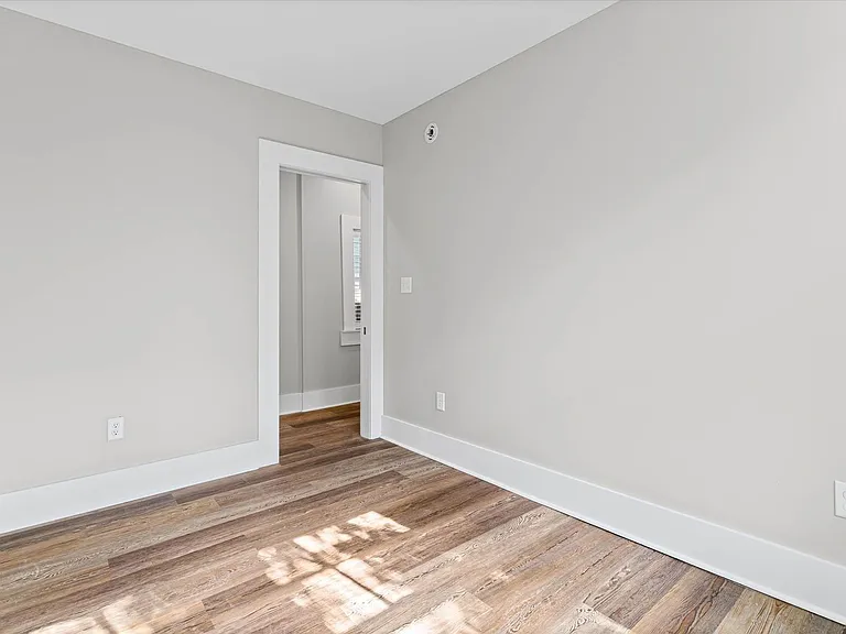 957 Savannah St — Photo 10
