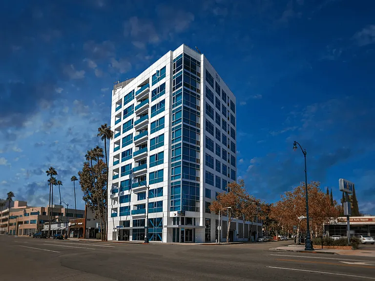 Blu Beverly Hills — Photo 19