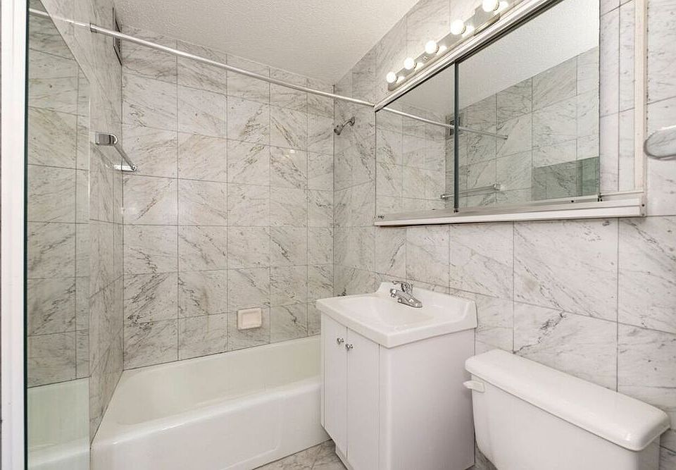 1st image of 429 E 52nd St APT 33D
