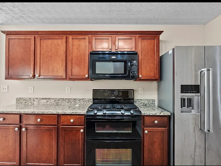317 Franklin St — Photo 15