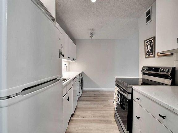 3rd image of 1335 N 12th Ave SW #305