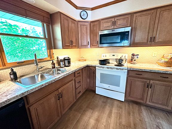 5th image of 60 Belmar Dr