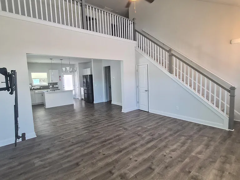 301 Harvest Dr — Photo 4
