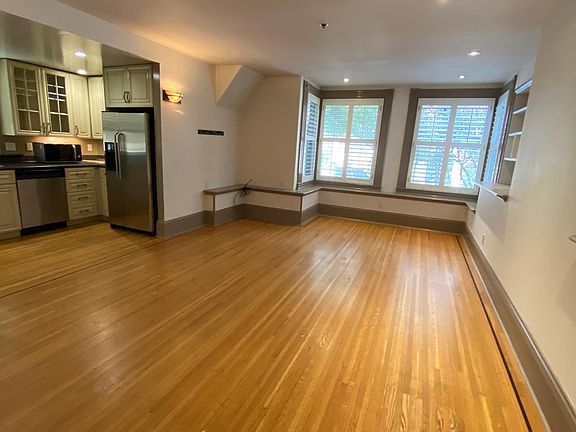 4th image of 2143 Pacific Ave