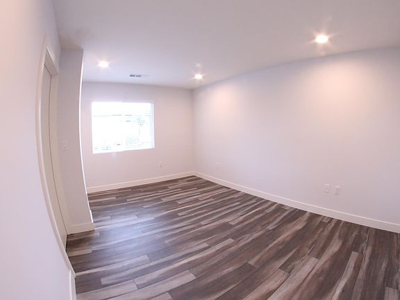 4th image of 12559 Erwin St