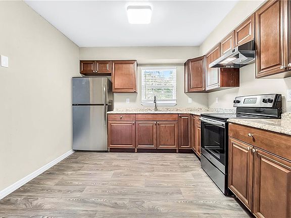 3rd image of 1100 Birchwood Ct #2