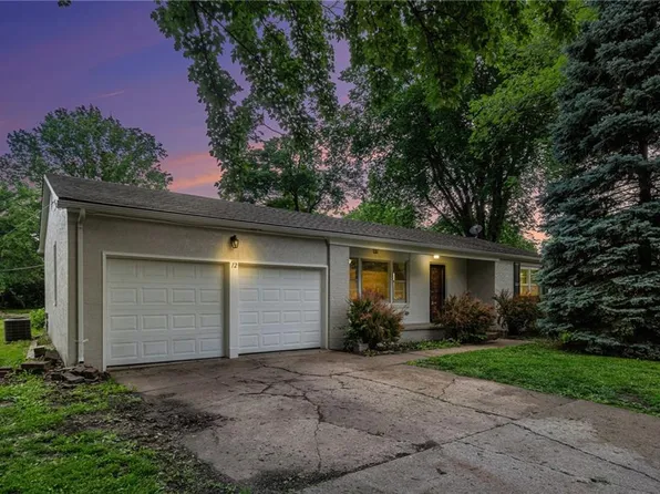 12 Brookside Dr, Paola, KS 66071