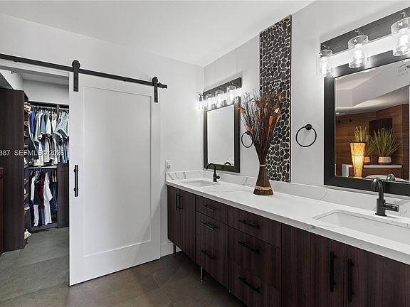 5th image of 3600 Mystic Pointe Dr APT 306