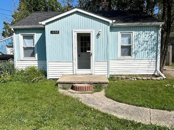 1453 Carman St, Burton, MI 48529