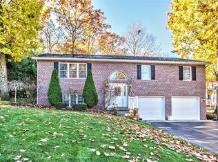 1215 Oakridge Dr, Butler, PA