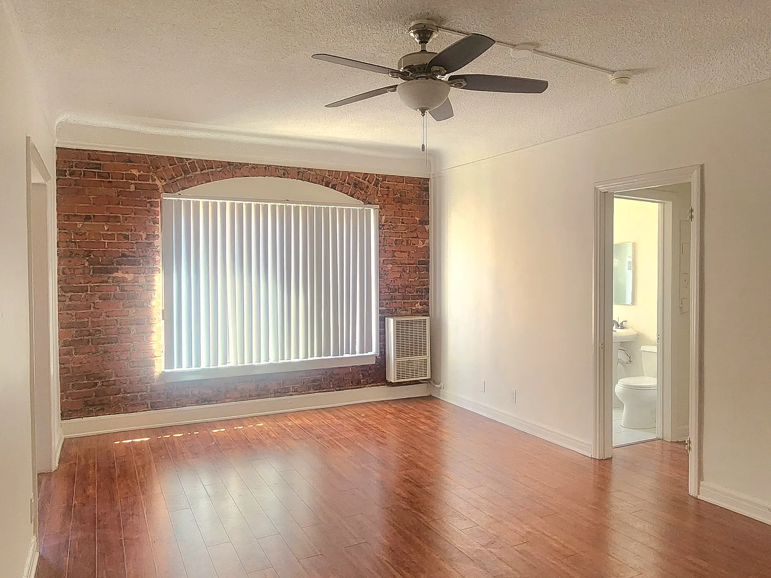 Serrano Club Apartments — Photo 3