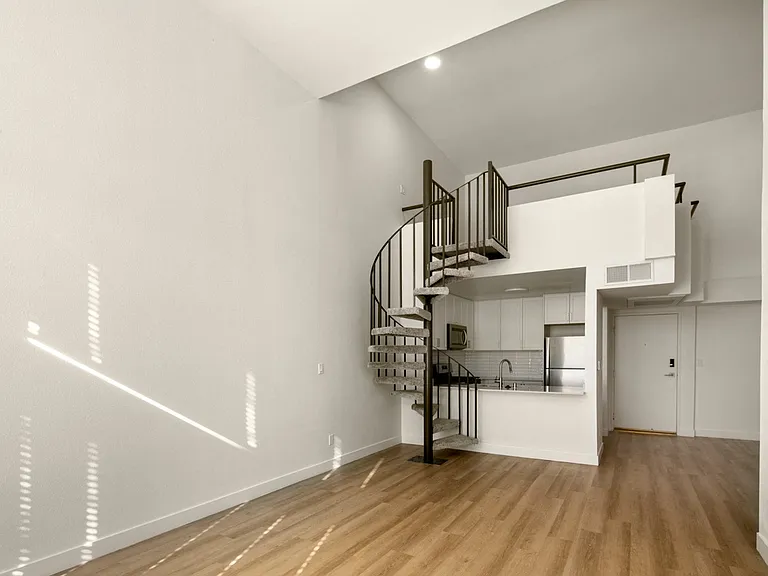 Warner Pointe — Photo 12