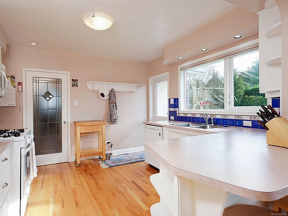 5th image of 3911 Dawe Rd