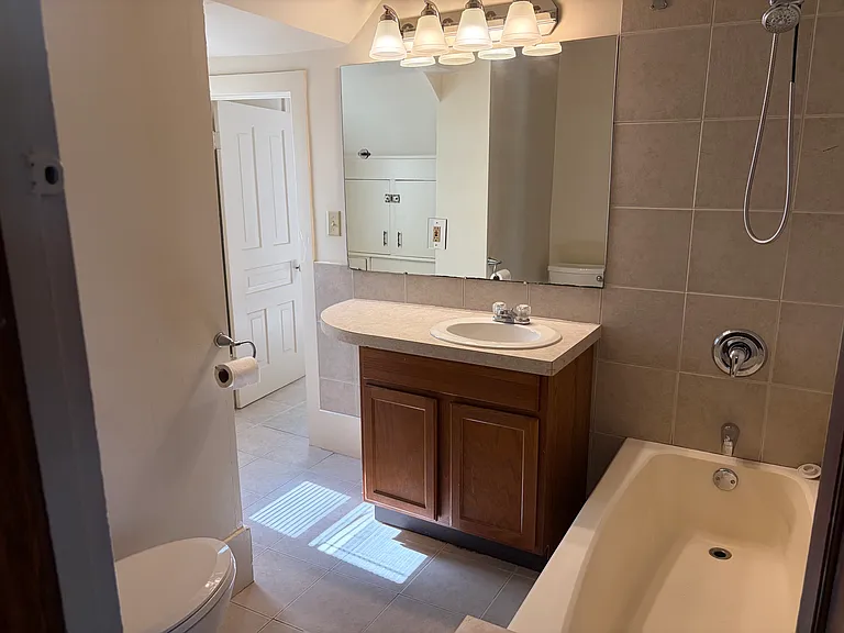 536 Lyon St NE #1 — Photo 9