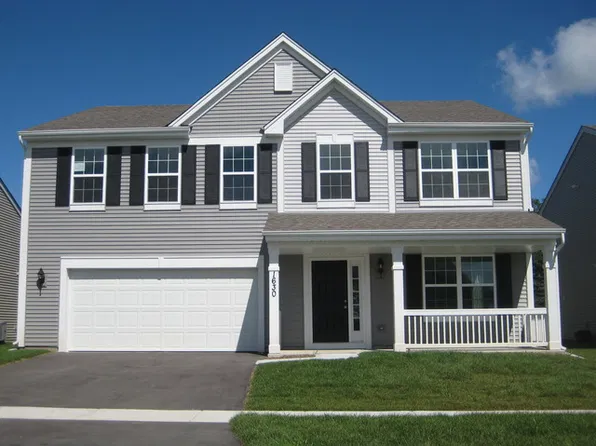1660 Lake Bluff Ln, Pingree Grove, IL 60140