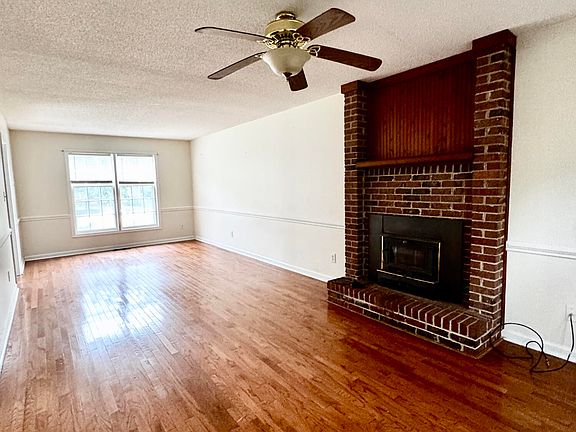 3rd image of 151 Raintree Circle