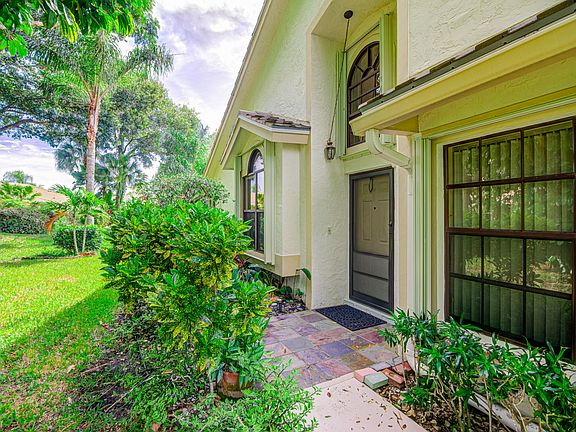 4th image of 10868 Stafford Circle N