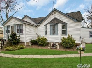 833 6th St, West Babylon, NY 11704