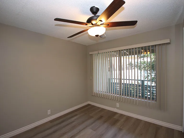 976 E Villa St #11 — Photo 15