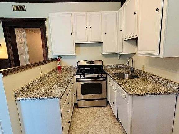 4th image of 38 Willett St