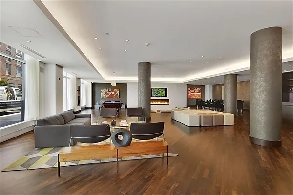 Rented by R New York | media 42