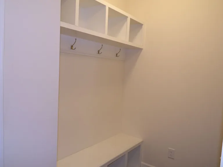 1419 Sawyer Ave — Photo 16
