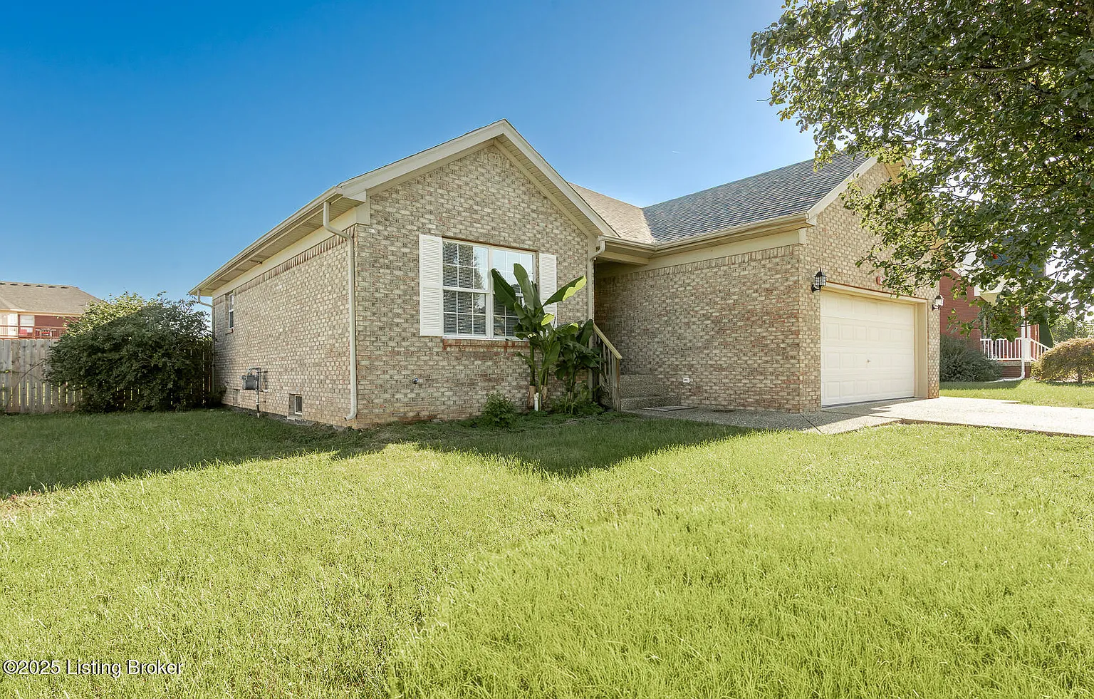 214 Spencer Ln photo 1