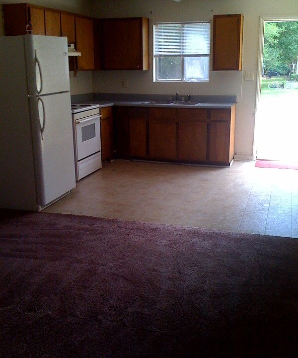 2nd image of 215 Wynne Rd