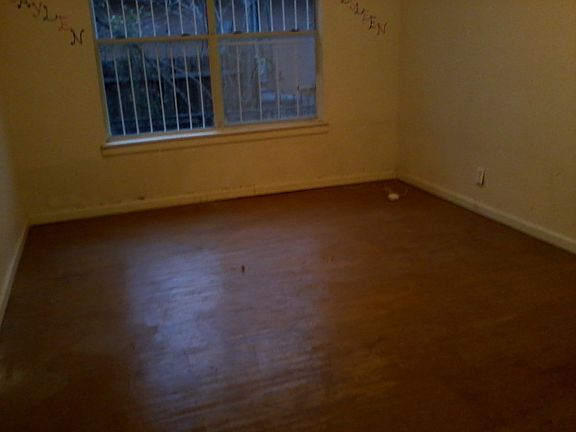 3rd image of 1850 Angelina Dr