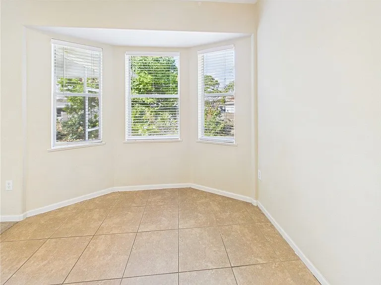 462 Lloyd St — Photo 11