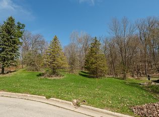 Wood Oaks Cir, Green bay, WI 54302