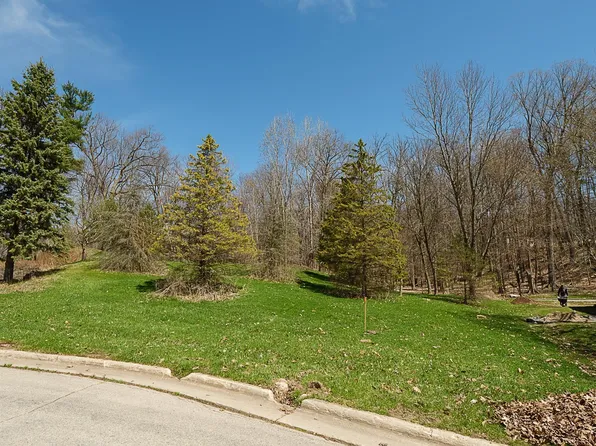 Wood Oaks Cir, Green Bay, WI 54302