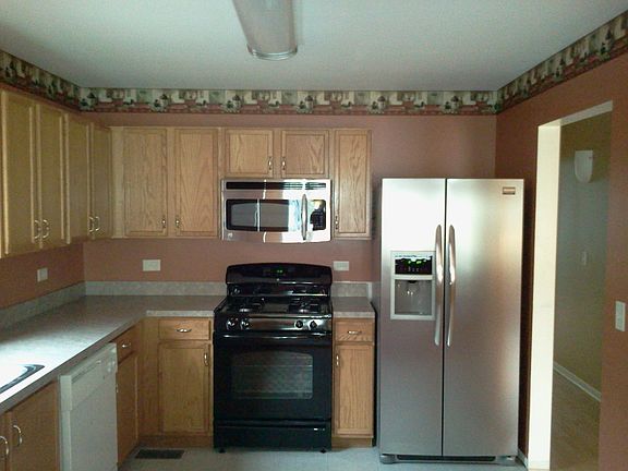 4th image of 833 Symphony Dr
