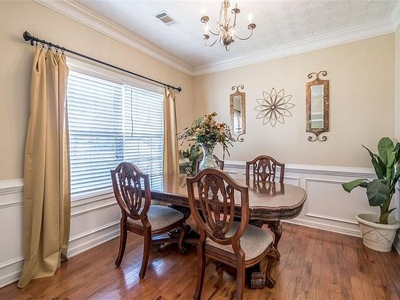 4th image of 587 Martin Forest Ln