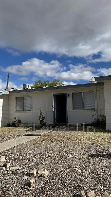 2 bed, 1.0 bath, 900 sqft, $1,100 — Photo 3