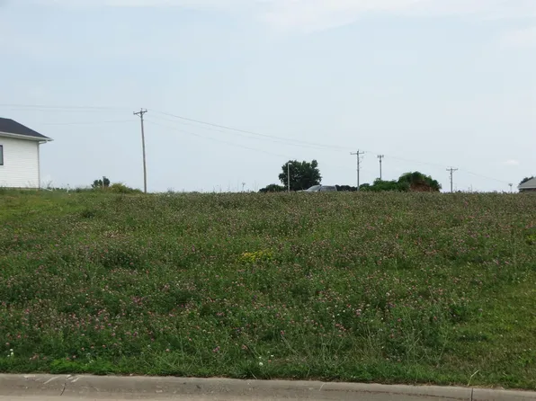 301 Park Place Ct SW, Waukon, IA 52172