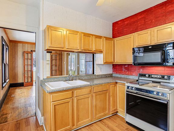5th image of 1115 37th St E