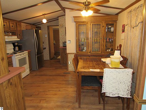 5th image of 2143 Ruth St