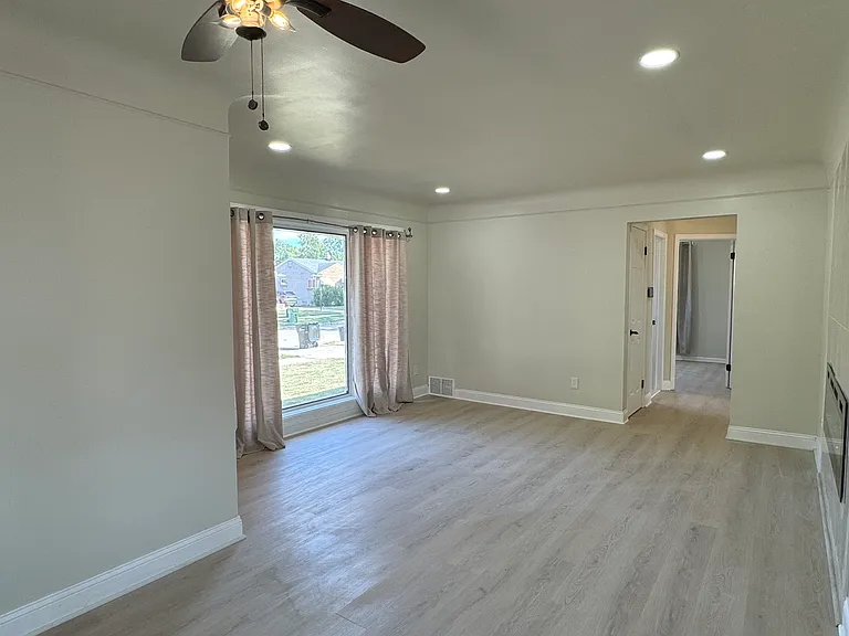 9914 Fox Ave — Photo 5