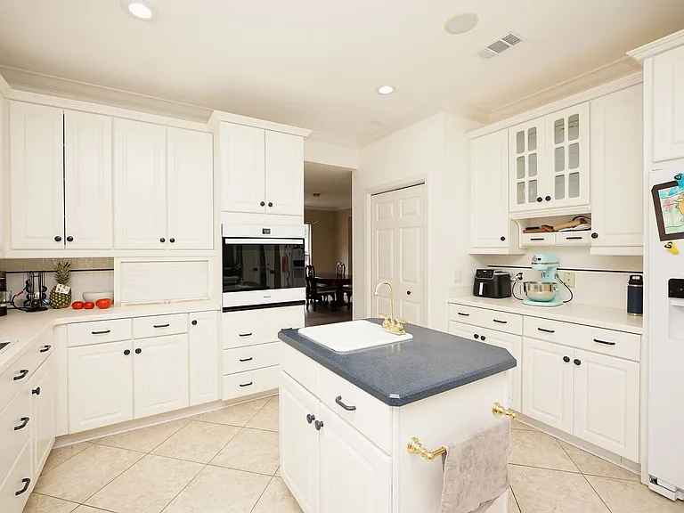 1534 Glenlake Cir — Photo 17