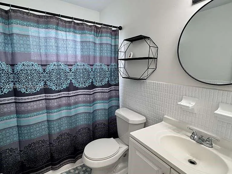 705 NE 2nd St #11 — Photo 16