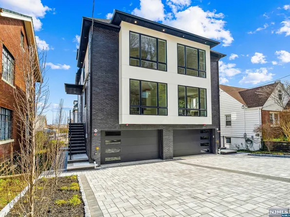 689 Undercliff Ave #A, Edgewater, NJ 07020