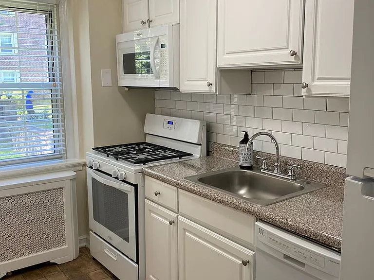 Jericho Manor Apartments — Photo 60