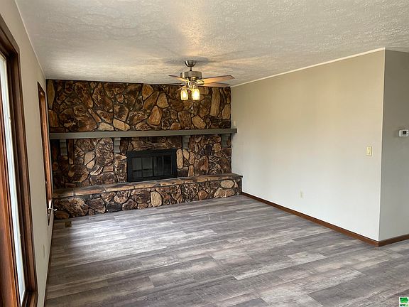 3rd image of 560 Southview Dr