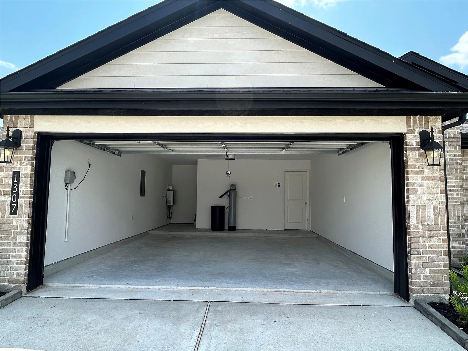 3 bed, 1409 sqft, $2,250 — Photo 3
