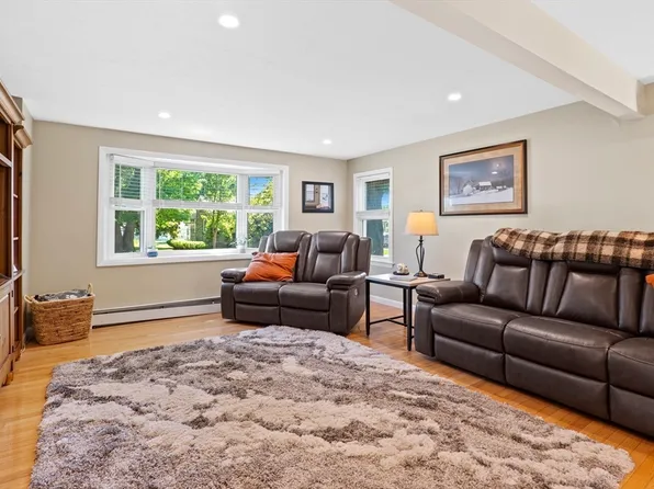 29 Saint Cecilia St, Leominster, MA 01453